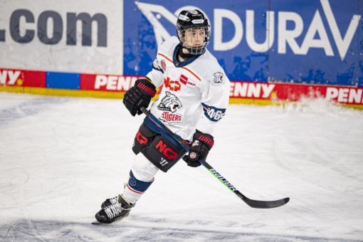 Adler nehmen Moritz Elias unter Vertrag