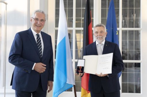 Ulrich Schäfer mit Bundesverdienstkreuz ausgezeichnet