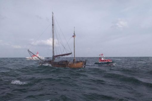 Alleinsegler im Jade-Weser-Gebiet von Hubschrauber gerettet