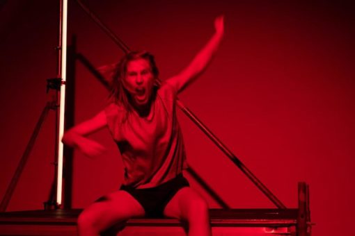 Gemeinsame Tanzwut: Mette Ingvartsen mit Premiere von >The Dancing Public<