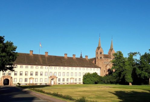 Lust auf eine historische Stadttour mit viel Kultur? Dann sind die Stadt Höxter und die UNESCO Welterbestätte Corvey genau das Richtige