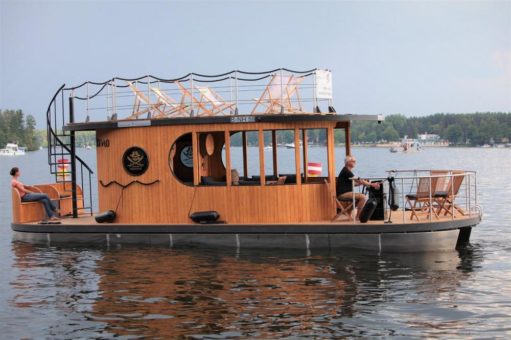 Neues Loungeboot Tukul FUN ab sofort ab Strandbad Wendenschloss buchbar – Infos auf der Boot & Fun Inwater in Werder/Havel vom 27. bis 29. August