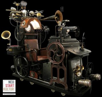 Am 23. September 2021 startet zum fünften Mal das LowTech Instruments Museum mit Kunstmaschinen von Charly-Ann Cobdak