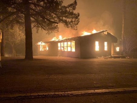 Waldbrände bedrohen erneut adventistische Einrichtungen in Nordkalifornien/USA