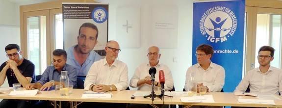 Keine Abschiebung von christlichen Konvertiten und Baha’i in den Iran