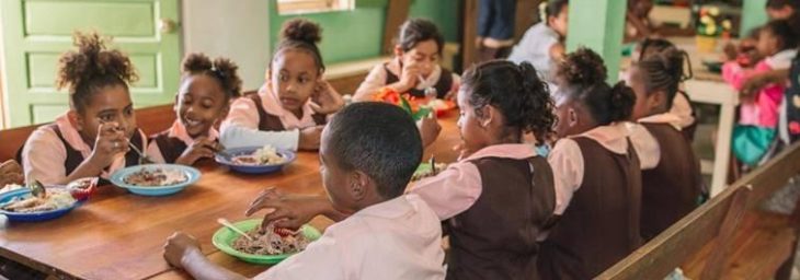 Belize: Adventisten betreiben Suppenküche für arme Schulkinder