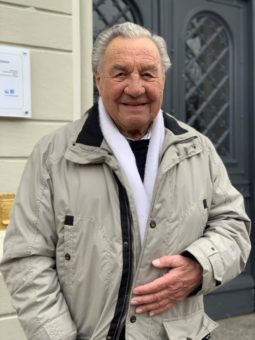 Heinz Hübner (95) aus Fehmarn ist der wohl älteste, aktive Autofahrer in Schleswig-Holstein