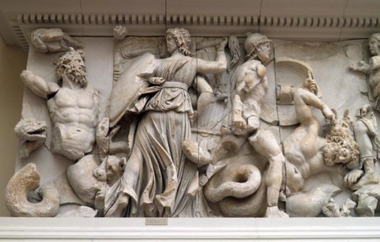 Frauenpower! Kämpfende Göttinnen im Fries des Pergamonaltars
