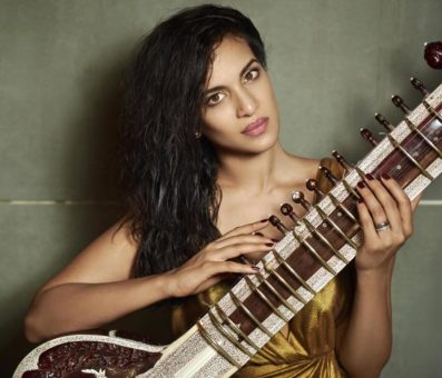 Anoushka Shankar spielt Musik zu indischem Stummfilm