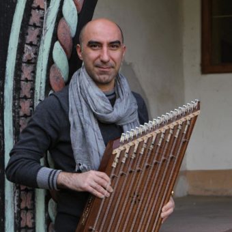 Schlagwerk-Ensemble trifft auf orientalische Instrumente