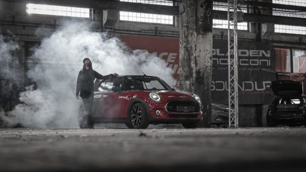Beliebter Briten-Kleinwagen auf großen Fuß – Tzunamee EVO am Mini Cooper Cabrio