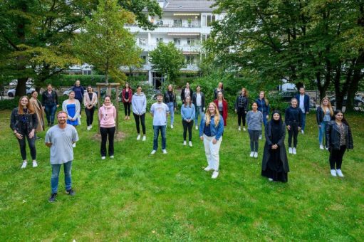 25 Azubis starten an neuer OTA-Schule der Uniklinik Köln