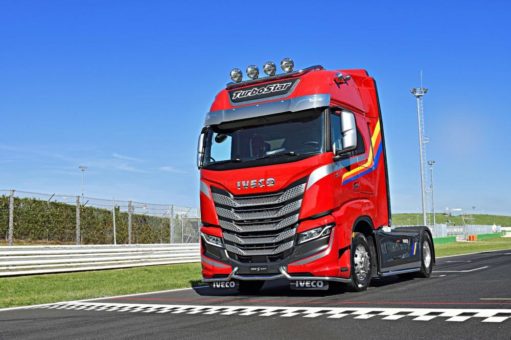 Neues IVECO S-WAY Sondermodell – Hommage an den legendären TurboStar feierte auf dem italienischen ETRC Grand Prix seine Premiere