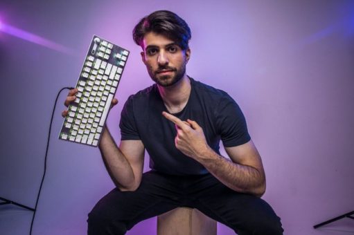 Das Preisgekrönte Vulcan TKL Pro von Roccat kommt im Dezember in Arctic White