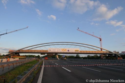 Stuttgarter Brücke mit Hängeseilen aus Carbonfasern von Teijin