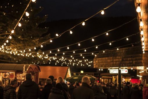 Weihnachtsmarkt unterm Lichterzelt findet am 18. & 19. Dezember in Enzklösterle statt