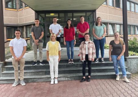 Dual studieren: trans-o-flex bietet mit neuer Partnerschaft weitere Studiengänge an