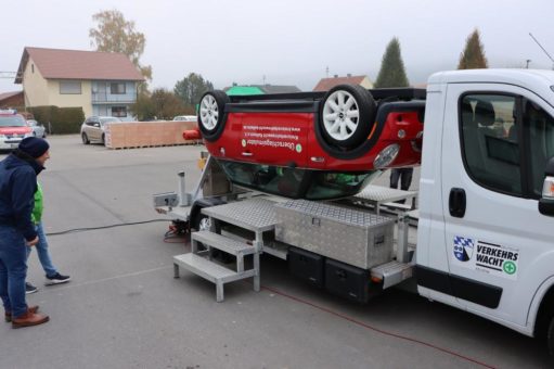 Fahrsicherheitstraining auf dem Betriebsgelände der Leipfinger-Bader Ziegelwerke