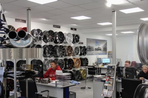 Ab sofort in Neckartenzlingen: neuer JMS-Showroom mit großer Ausstellung