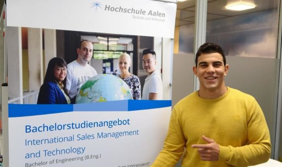 Erster Doppelabschluss für Aalener Studenten