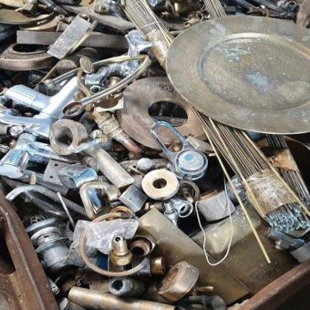 Wie soll der Schrott am besten entsorgt werden ? Eine Anruf bei einem  fahrenden Schrotthändler in Düsseldorf