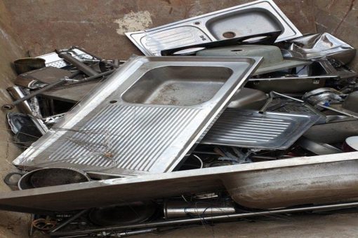Der Schrotthändler in Bochum fährt zum Kunden Altmetall loswerden