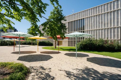 Farbenfrohe Eyecatcher – TUUCI Sonnenschirme zieren den Außenbereich des Kunsthaus Zürich