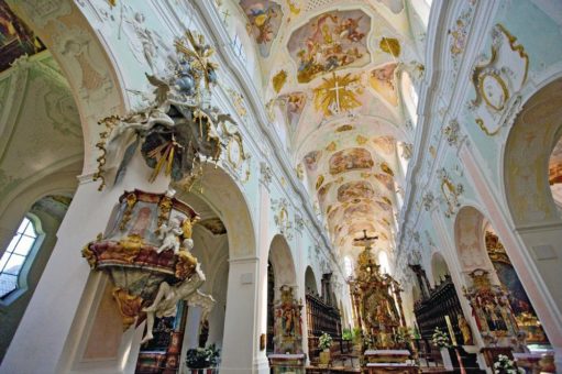 Kloster Ochsenhausen Himmlischer Bote in der Klosterkirche: Adventsgruß aus Kloster Ochsenhausen