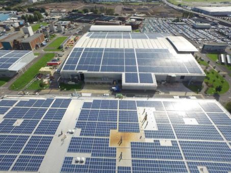 BELECTRIC UK und ROCKFIRE CAPITAL nehmen „praktisch subventionsfreies“ 3,42 MWp Solarkraftwerk auf den Dächern der ROLLS-ROYCE Werke in Betrieb