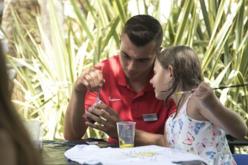 Bei alltours wohnen Kinder zum Nulltarif