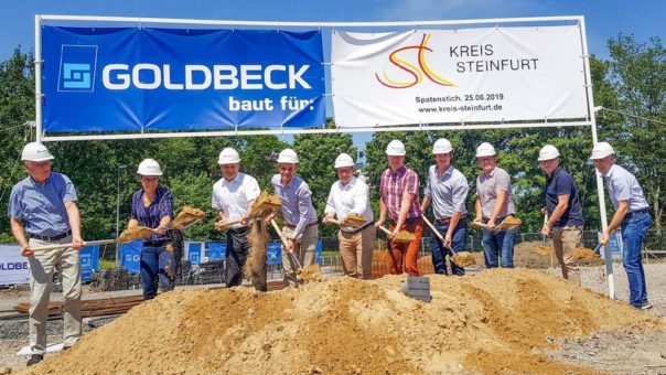Erster Spatenstich durch Landrat: Goldbeck realisiert Mitarbeiterparkhaus des Kreises Steinfurt