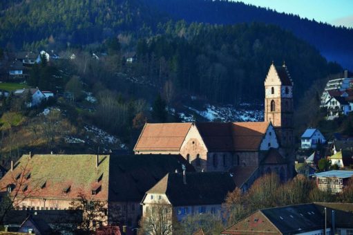 Stimmungsvolle winterliche Klosterführung im Schein der Kerzen
