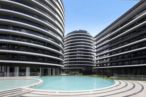 PATRIZIAs Flaggschiff-Fonds „Living Cities“ erreicht Marke von 1,5 Mrd. Euro Eigenkapital und investiert rund 600 Mio. Euro in Wohnungsportfolio in Barcelona