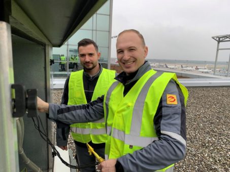 Als Experte für Elektromotoren und Antriebe in der Werkstatt ebenso zuhause wie auf dem Rollfeld