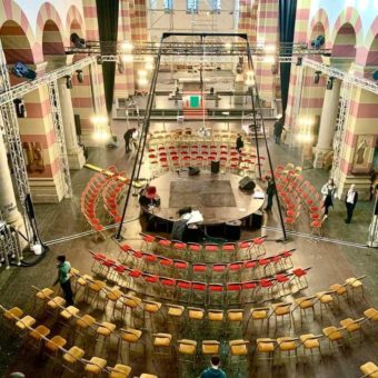 Probenstart in St. Michael: „Coeur à Coeur – der Weihnachtstraum des Cirque Bouffon“ in der Kirche am Brüsseler Platz