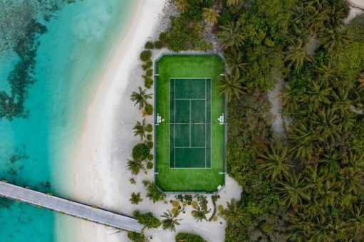 OZEN LIFE MAADHOO präsentiert ein großartiges Ferienerlebnis mit Tenniscoach Marcus Drien