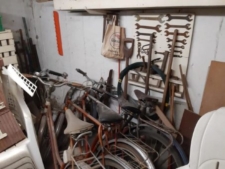 Mobile Schrotthändler in Bochum sammeln Altmetalle und Alteisen