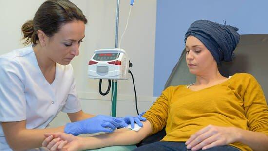 „Du bist jung und hast Krebs“ – Krise statt Karriere