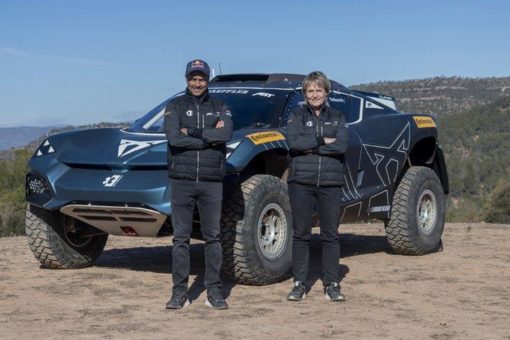 Jutta Kleinschmidt und Nasser Al-Attiyah: ABT CUPRA XE startet mit zwei Dakar-Legenden in die Saison