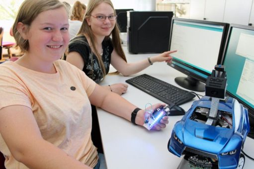 Mädchen und Technik: 16 Schülerinnen programmieren bei „MINT for Girls“ Sensoren und Apps