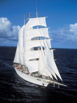 Kreuzfahrt: Neue Yoga-Retreats unter weißen Segeln bei Star Clippers