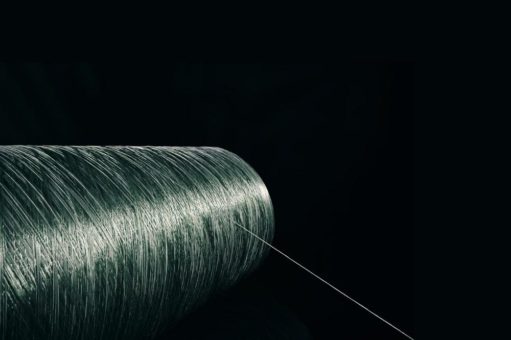 HeiQ AeoniQ, das „bahnbrechende“ dekarbonisierende Garn, wird von HUGO BOSS und The LYCRA Company gefördert