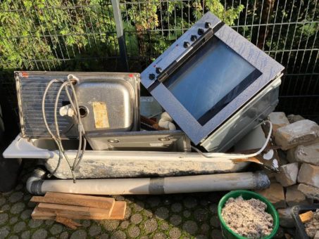 Zugelassene Schrottsammler aus Köln bieten auch Autoverschrottung Kostenfrei an