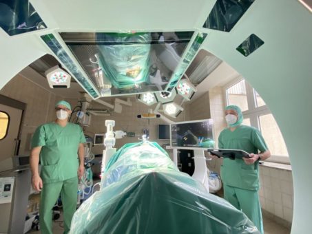 Mit digitalen High-Tech-Geräten und Spezial-Robotern – erstmals Operationen wie aus der Science-Fiction-Welt