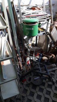 Altmetallhändler aus Duisburg sammeln den ganzen Tag Schrott