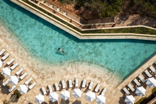 Luxusurlaub für alle Sinne – TUUCI Sonnenschirme im Six Senses Resort Ibiza