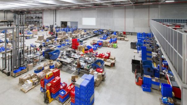 Neues Logistikzentrum: Dönges automatisiert auch außerhalb des AutoStore