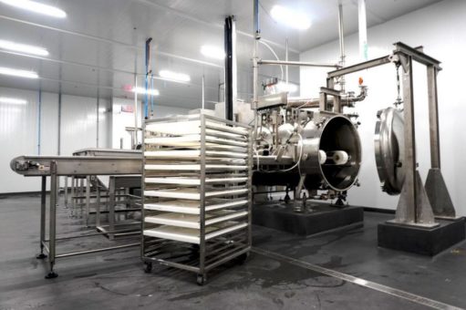 EnWave startet REVworx™, eine hochmoderne Vakuum-Mikrowellen-Auftragsfertigungsanlage für die globale Lebensmittelindustrie
