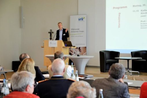 Anstrengende Vielfalt – Kirche in der pluralen Gesellschaft