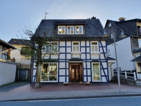 Edelstein-Shop Willingen: Diamonds are a girls best friend – Nicht nur Diamanten, auch andere Edelsteine kommen gut an